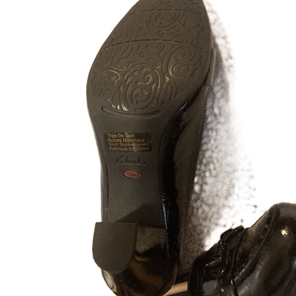 Black Patent Leather Pumps - Picture 6 of 11